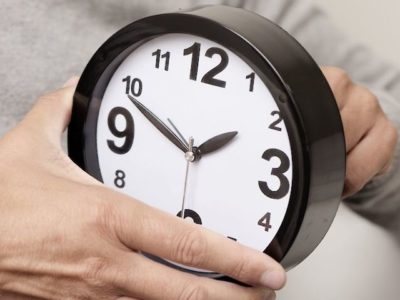 У ніч проти неділі з 24 на 25 жовтня Україна переходить на зимовий час