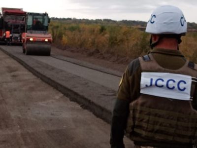 У прифронтовій зоні на Луганщині відновлюють автодорогу  