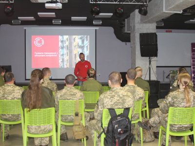 Як застосовувати на практиці норми міжнародного гуманітарного права, вивчають військовослужбовці Повітряних Сил у Вінниці  