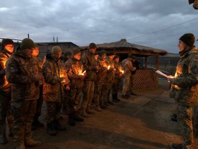 Воїни-десантники в районі ООС вшановували пам’ять жертв голодоморів