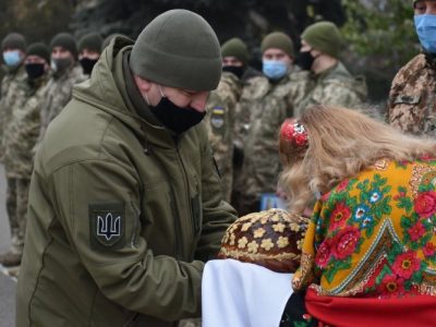 Хлібом-сіллю зустріли військовослужбовців зведеного загону Командування Сил логістики ЗС України, які повернулися з району ООС  