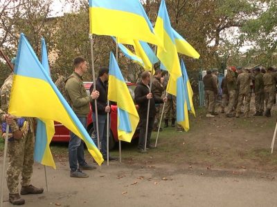 Під Херсоном попрощалися з морпіхом ЗСУ, який загинув під час обстрілу на Донбасі