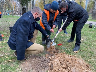 На Київщині висадили яблуневу Алею в пам’ять жінок-захисниць, які загинули на Сході  