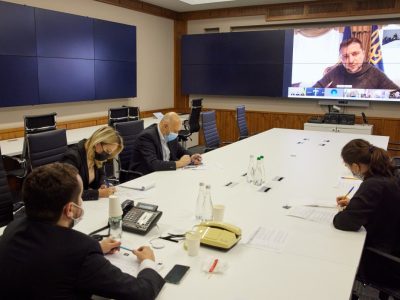 На селекторній нараді у Президента підбили перші підсумки карантину вихідного дня  