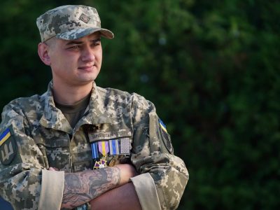 «Хлопці зупинили мені кровотечу і шість годин виносили у безпечне місце»  