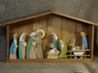 Ветерани «Бандерівського схрону» виготовляють іграшки до новорічно-різдвяних свят  