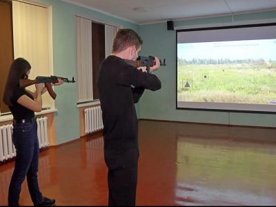 Вінницькі старшокласники відтепер навчатимуться стріляти в інтерактивному лазерному тирі  