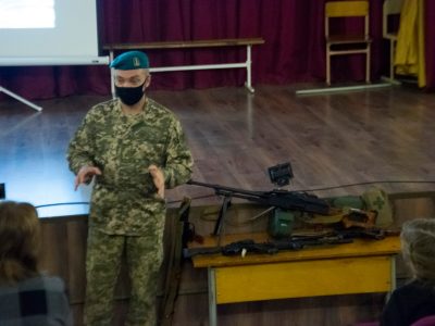На Донеччині морські піхотинці провели для школярів урок військово-патріотичного виховання  