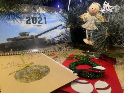 АрміяInform передає захисникам малюнки із теплом дитячих рук  