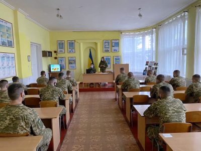 Військових навчали, як розпізнавати фейки  