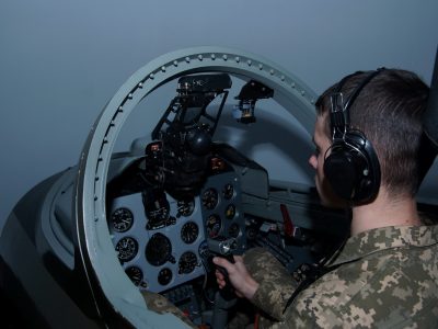 Допуск до виконання практичних польотів — лише після підготовки на тренажері  