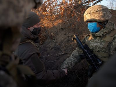 Президент на передовій подякував воїнам за службу  