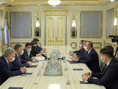 Президент зустрівся з турецькими міністрами: обговорили питання реалізації Рамкової військової угоди  