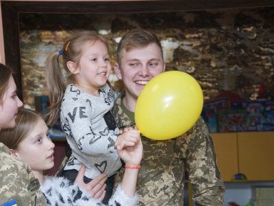 Військові Харкова привітали дітей-сиріт із Днем святого Миколая  