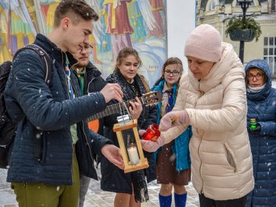 Мінветеранів та родини загиблих захисників України прийняли від пластунів Вифлеємський вогонь миру