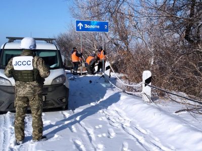 Відновлення Донбасу: відремонтовано ділянку дороги поблизу Первомайська та водогін у районі Березового
