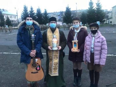До теребовлянських зенітників пластуни доставили Вифлеємський вогонь миру  