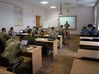 Які вимоги до освіти сержантського складу існують на сьогодні?  