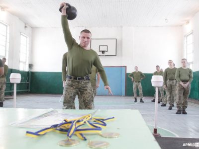У Львівському зенітному ракетному полку відбулася першість із гирьового спорту  
