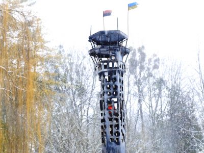На честь «кіборгів» у Львові створили копію диспетчерської вежі Донецького аеропорту
