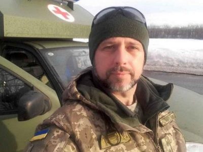 Диво на Різдво – головний військовий хірург із Вінниці на передовій врятував життя 20-річного воїна Єгора  