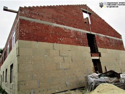 Під час будівництва казарм у Бахмуті виявлено збитків на майже 3 мільйони гривень  