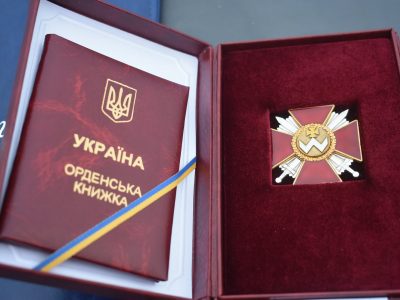 Командувач ДШВ вручив дніпровським десантникам державні нагороди та відомчі відзнаки  