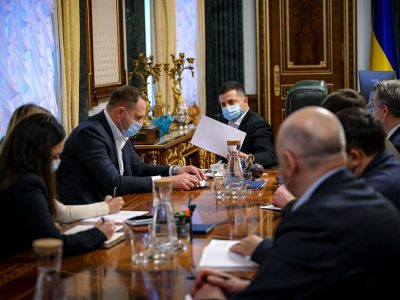 Президент доручив уряду обговорити з громадськістю карантинні обмеження  