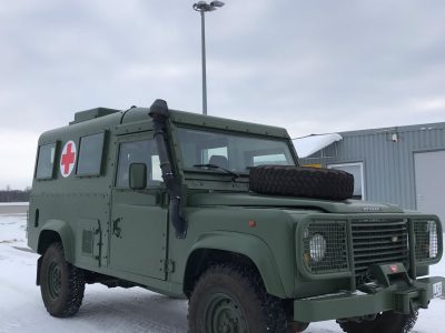 Латвійські Збройні сили передали ЗСУ 7 медичних транспортних засобів  