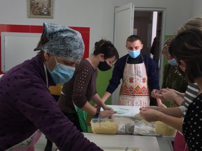 На Тернопільщині для військових зліпили понад 40 тисяч вареників