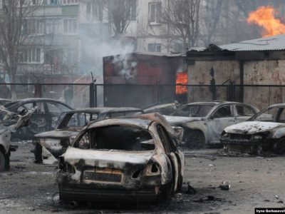 У Маріуполі ввімкнули сирени цивільної оборони. Так ушанували жертв обстрілу мікрорайону «Східний» у 2015 році  