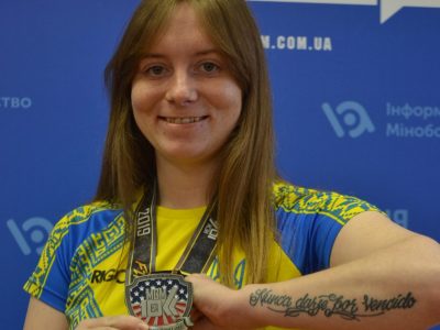 Військова, якій на війні снарядом відірвало ногу, народила «козака»  