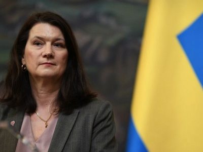 Україні не треба силою повертати Донбас за прикладом Карабаху – Анн Лінде  