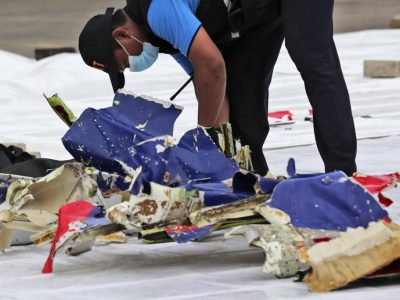 У Яванському морі знайшли бортові самописці індонезійського Боїнга  