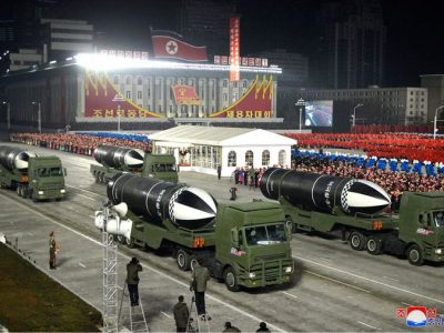 У Північній Кореї показали нові балістичні ракети  