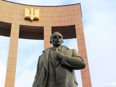 Людина як прапор: цікаві факти з життя лідера ОУН Степана Бандери  