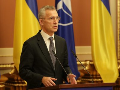 НАТО стурбоване через російську присутність у Криму – Єнс Столтенберг  