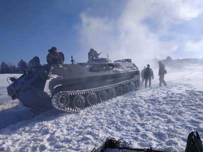 На Київщині гармаші вправлялися у влучній стрільбі, знешкодженні мін та евакуації поранених побратимів  