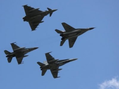 Винищувачі НАТО в Балтії минулого тижня чотири рази супроводжували військові літаки РФ