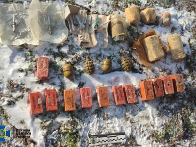 На Херсонщині СБУ виявила схрон з боєприпасами поблизу одного з військових об’єктів