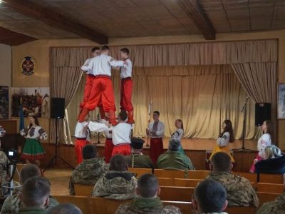 Творчі колективи завітали з концертом до Львівського зенітного ракетного полку  