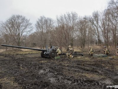Гармати «Рапіра» та самохідні ПТРК «Штурм-С» розгорнулися на танконебезпечному напрямку  