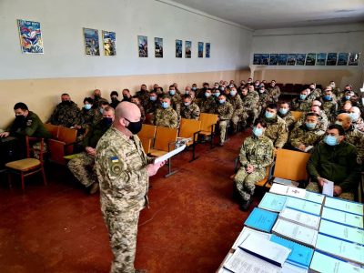 На Миколаївщині обговорили, як ефективніше залучати кандидатів на службу до війська  