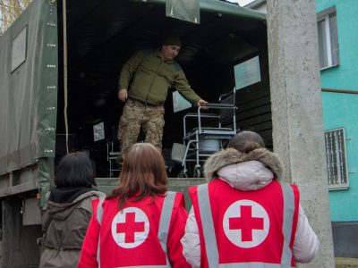 Військові надали мешканцям прифронтових населених пунктів чергову гуманітарну допомогу