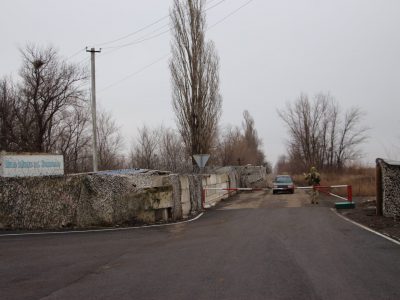 Російсько-окупаційні війська продовжують блокувати дорожні коридори навпроти більшості пунктів пропуску  