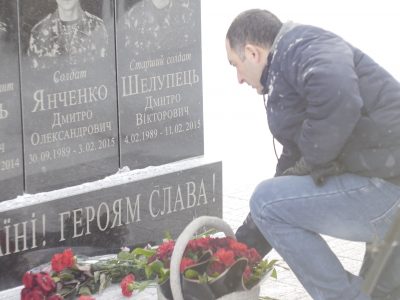 В Окремій бригаді зв’язку вшанували Героїв Дебальцевого  