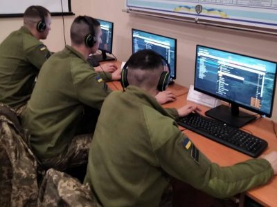 За допомогою сучасних віртуальних технологій одеські курсанти навчаються впевнено діяти на полі бою  