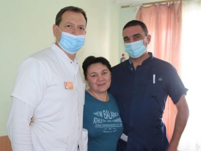 Досвідом вентиляції легенів через шолом вінницькі військові медики діляться із цивільними колегами, які лікують хворих на COVID-19  