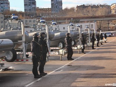 10 швидкісних катерів, понад 70 надувних човнів: українські моряки отримали чергову допомогу від США  