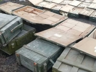 Півтори тисячі гранат, 61 пістолет та 124 ящики патронів: у Маріуполі виявили схрон  